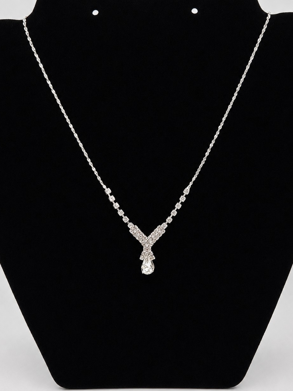✨ Elegant Silver-Tone Rhinestone Drop Necklace ✨